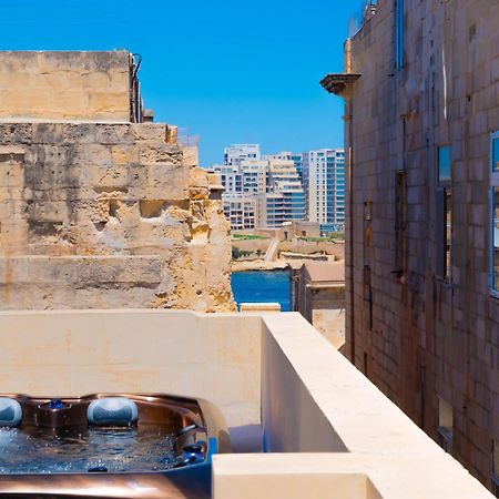 Exquisite 3-Bedroom Duplex Penthouse With Jacuzzi In Valletta Centre Esterno foto