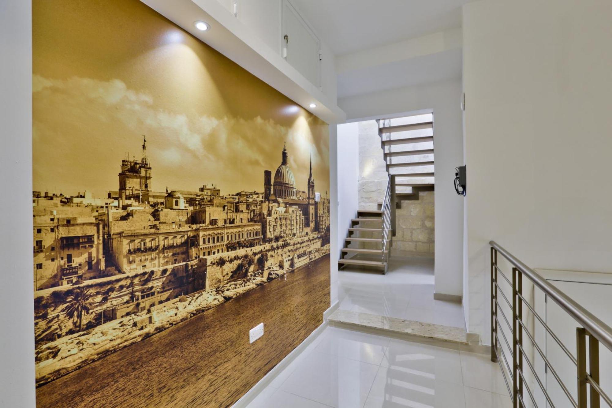 Exquisite 3-Bedroom Duplex Penthouse With Jacuzzi In Valletta Centre Esterno foto