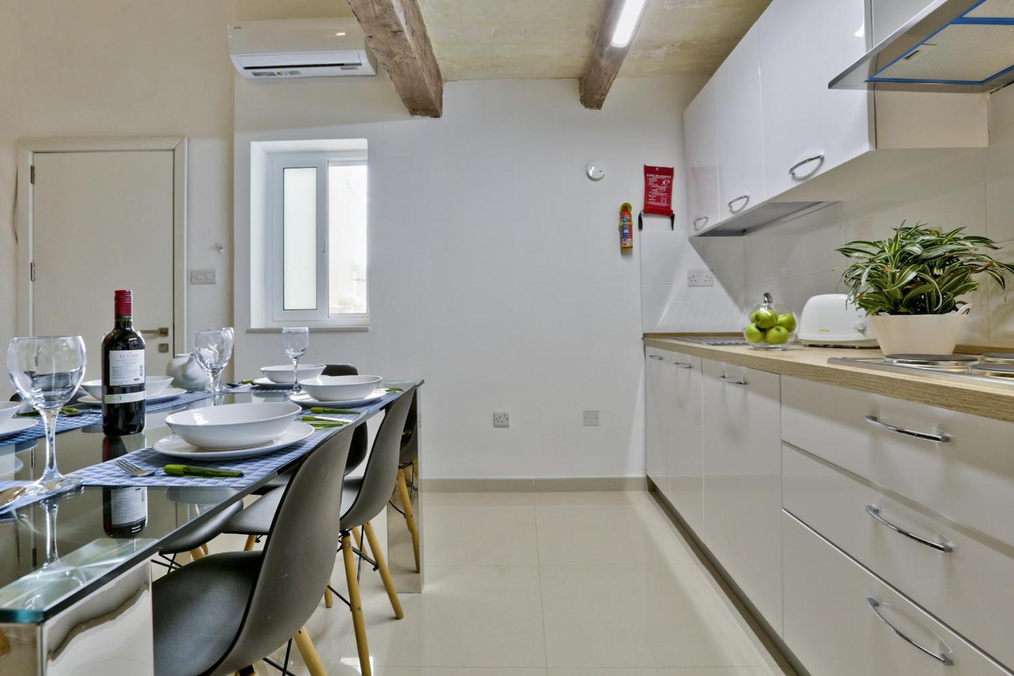 Exquisite 3-Bedroom Duplex Penthouse With Jacuzzi In Valletta Centre Esterno foto