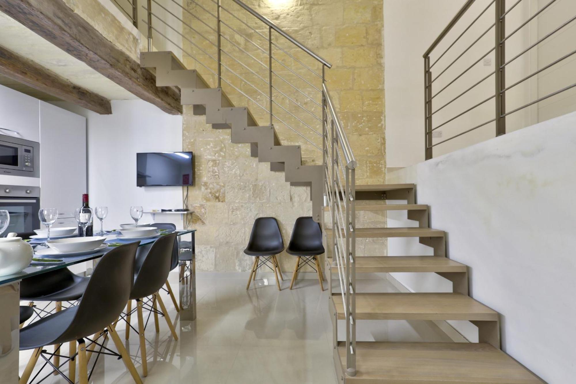 Exquisite 3-Bedroom Duplex Penthouse With Jacuzzi In Valletta Centre Esterno foto